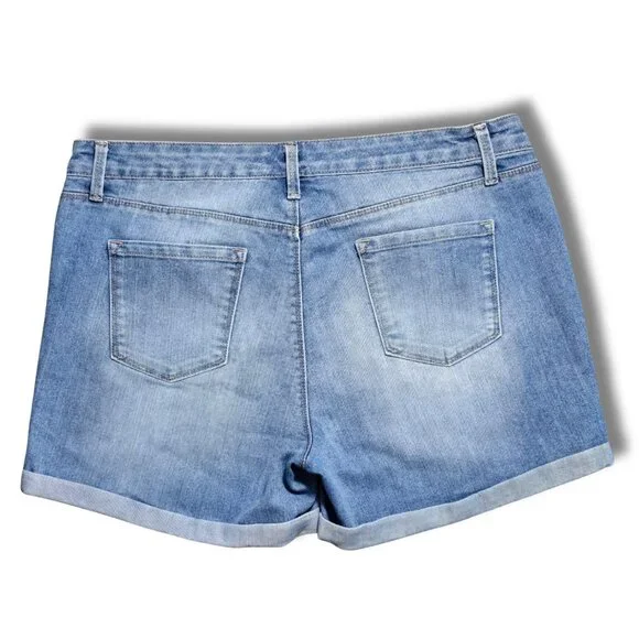 Women's Size 14 Mid-Rise Cuffed Stretch Denim Shorts Relativity Medium Wash - Picture 2 of 5